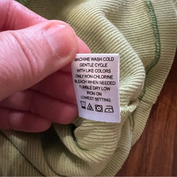 PacSun Two Toned Sage Green Short Sleeve V-neck Top size small - Picture 5 of 6